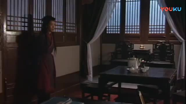 雪花神剑聂媚娘为生病的小凤买药遇上了追杀她的人