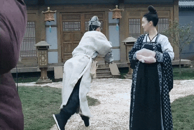 《无心法师》韩东君当绿叶衬托陈瑶,片场玩模仿,卖力扭胯玩嗨了