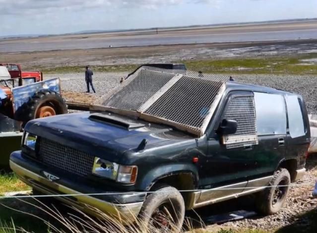 8款汽修师傅见了都会抓狂的汽车改装！图5惊现最简陋的6x6车型