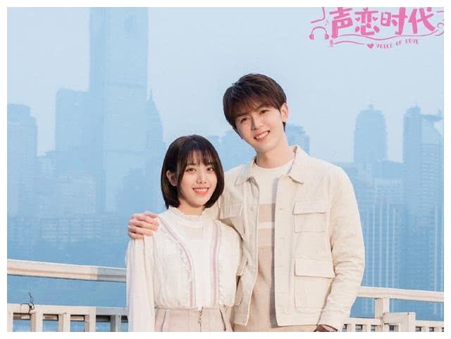 《酋长的男人》热播,又一甜宠剧将袭,男女主合照超甜!