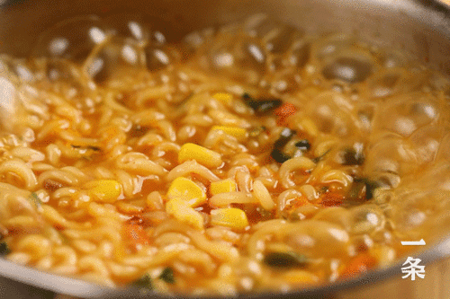 图 |影视剧中的拉面 深夜看剧, 电视剧里热腾腾的韩式拉面, 总能勾起