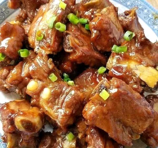 美食严选:番茄烤鸡,青菜豆腐汤,家常炒排骨,红烧安康鱼的做法