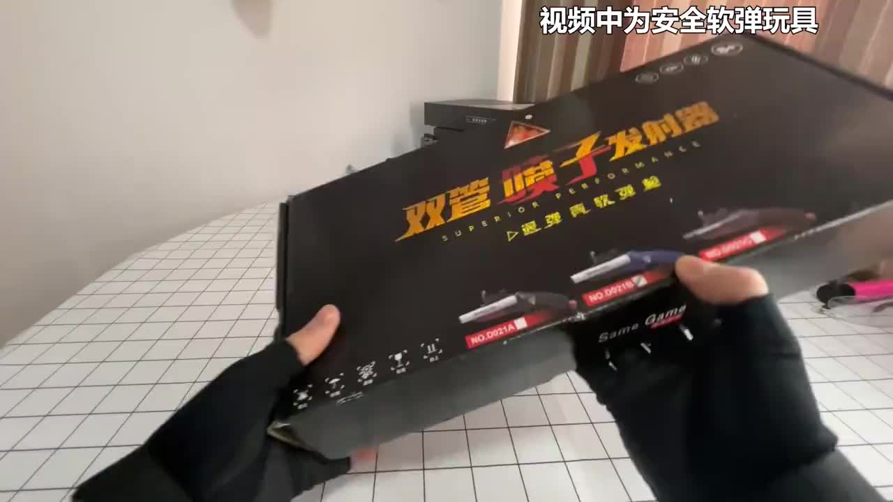 无心说游今天给大家开箱评测一款双管喷子霰弹枪简直太帅了