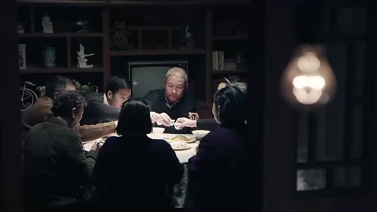 情满四合院二大爷总结自己这辈子就一个字二大伙笑得不行