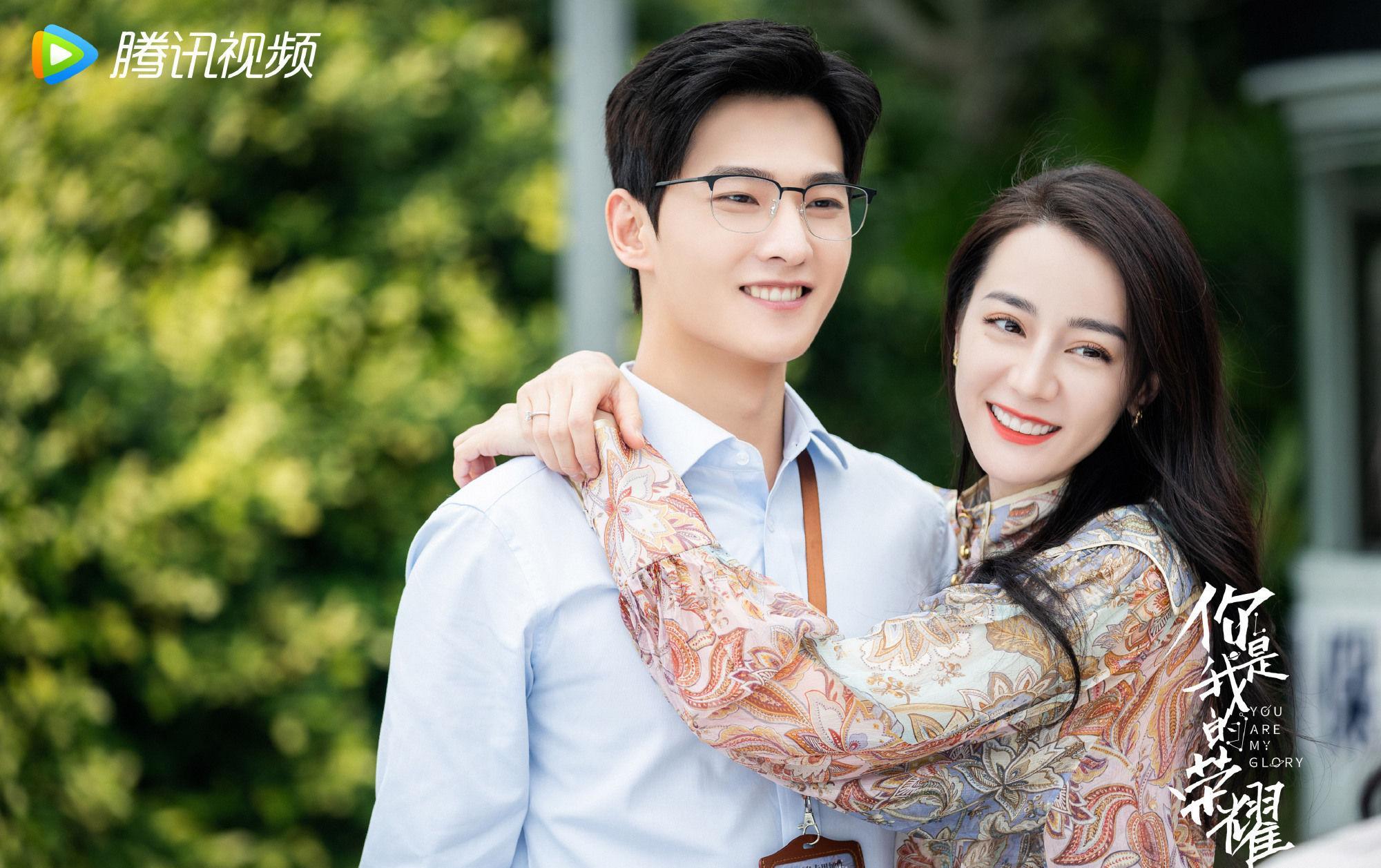 迪丽热巴杨洋传cp成真近照2线索被指同房吃饭掀热议