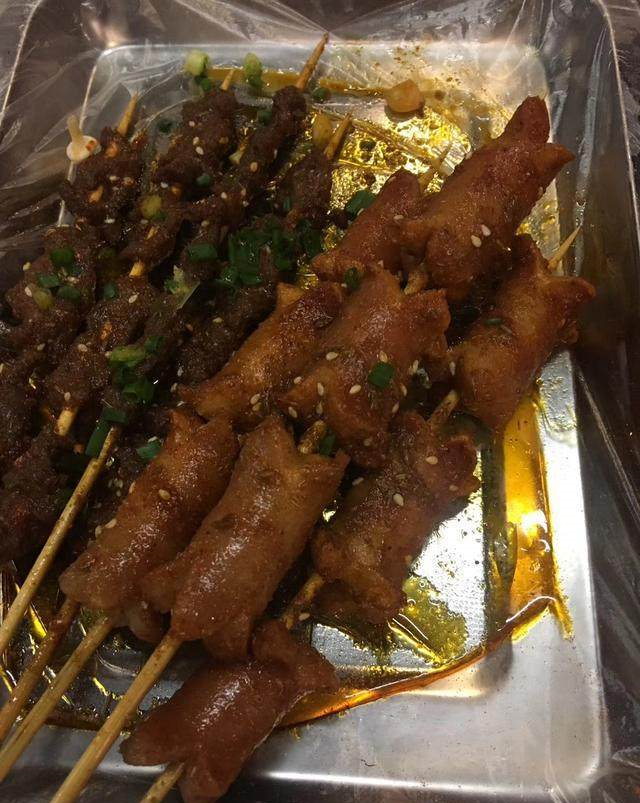 炒面,大家都会点这个菜,吃宵夜就要喝酒,所以我们一般都会点一些这个