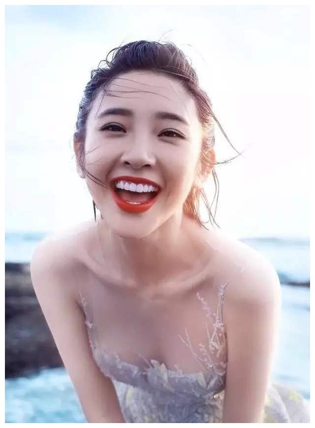 唐艺昕产女后出镜,身材如同18岁少女,明星究竟是怎么瘦身的?