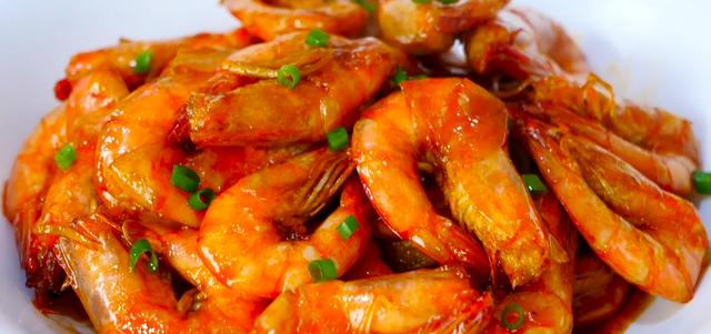 今天给就给大家分享个大虾最常见最简单最好吃的做法"油焖大虾"