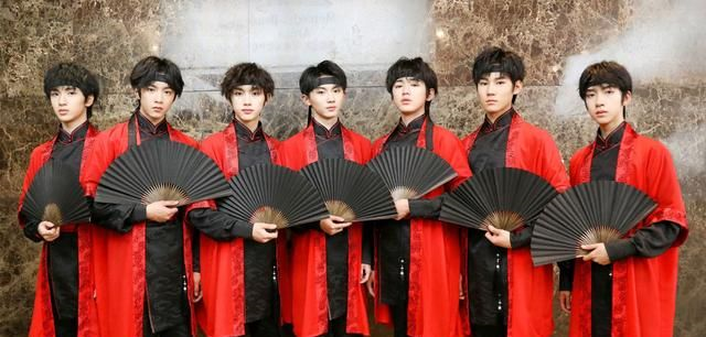 tnt和tfboys合照,TFboys与TNT合体照片 tnt和tfboys走的路不同男团榜样依旧坚挺无法超越