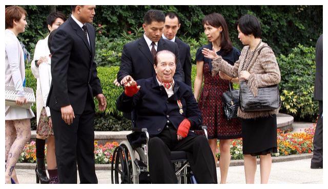 何鸿燊身高 新浪网