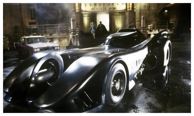 有钱就是任性，周杰伦花千万买车，排量惊人却只能看不能开上路