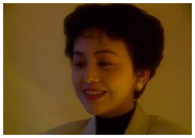丨徐幸徐幸较为著名的角色便是《情深深雨蒙蒙》中饰演依萍母亲文佩了