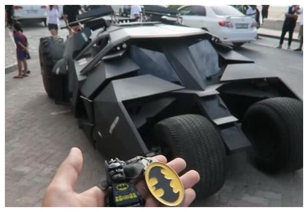 有钱就是任性，周杰伦花千万买车，排量惊人却只能看不能开上路