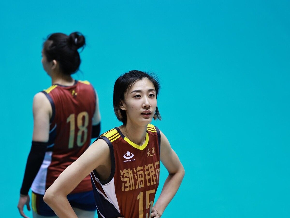 天津女排自我鼓励,辽宁女排残阵以待,杨艺成了天津女排关键球员