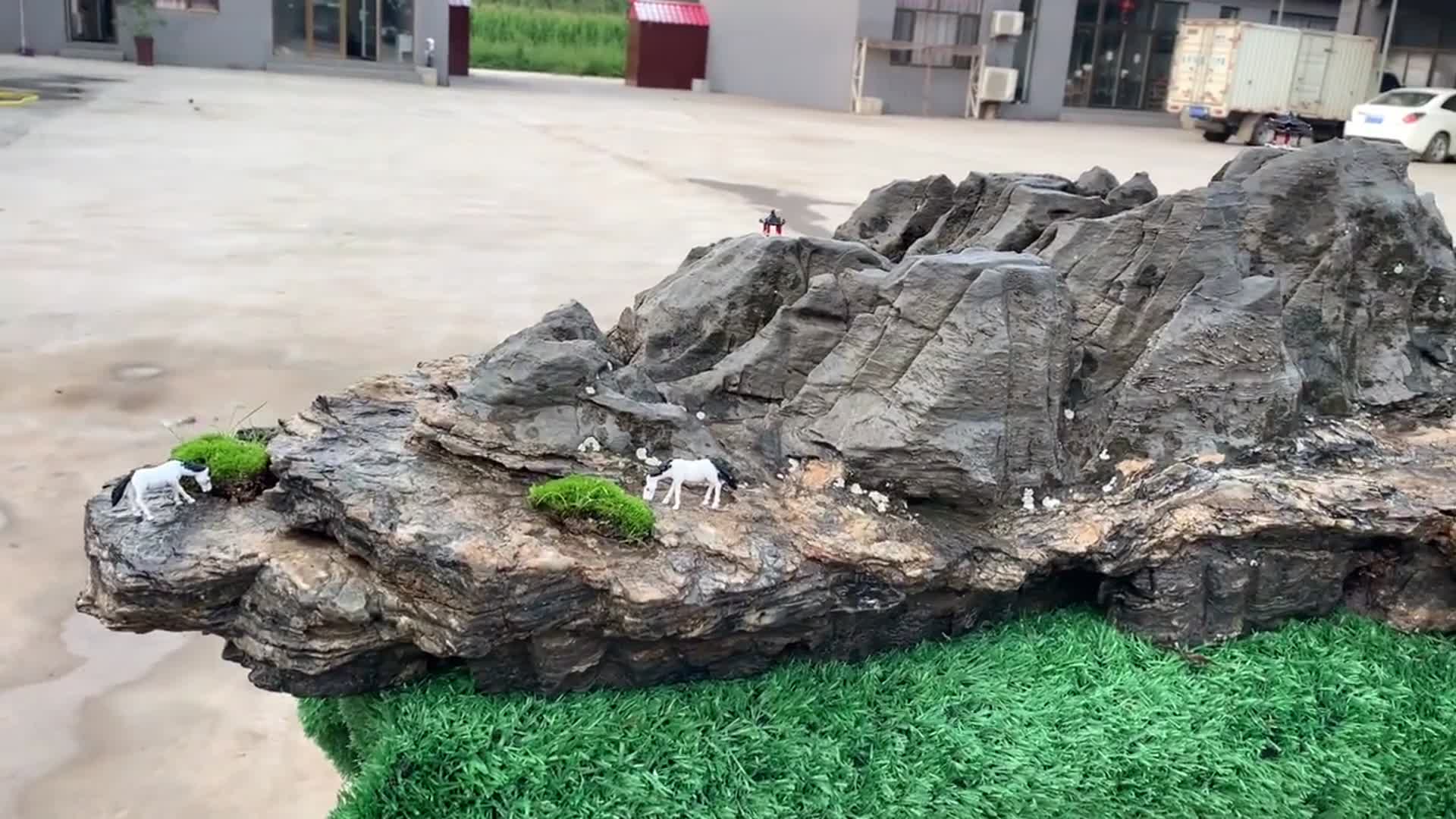 太行山极品奇石,群山连绵峡谷沟壑浑然天成,上水效果一石成景