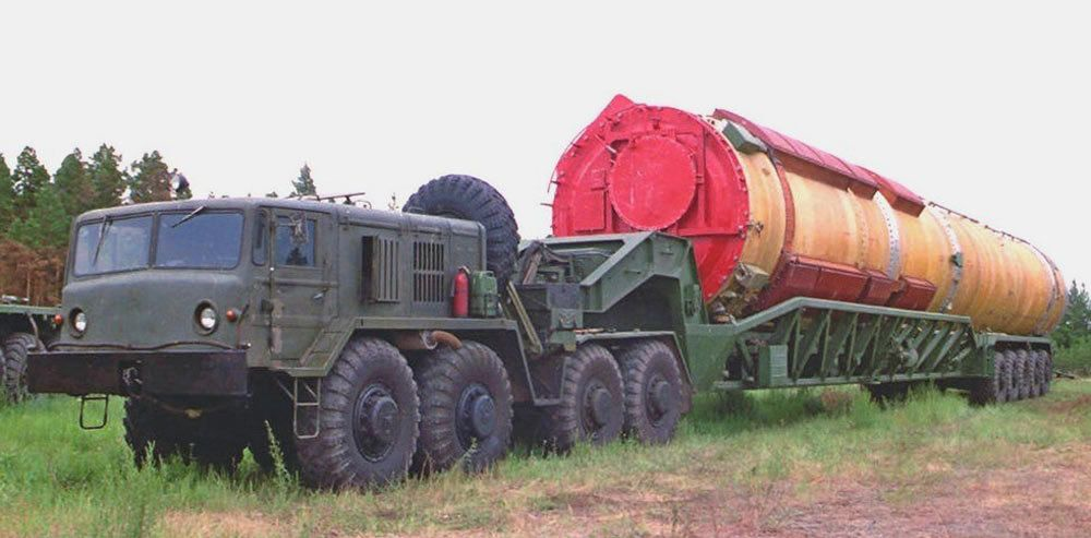 48个驱动轮苏联战略火箭部队的巨型公路列车专门运送洲际导弹