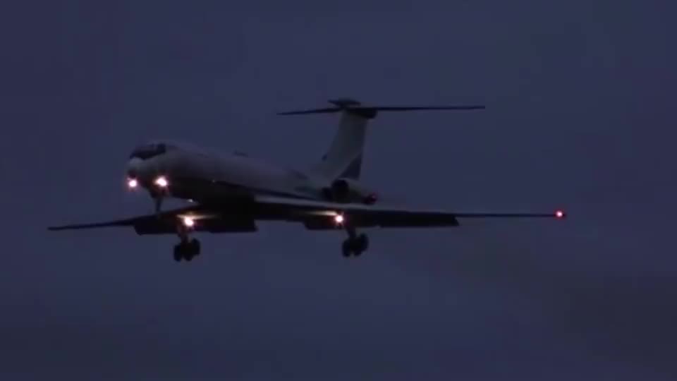 实拍图-134客机降落画面，因油耗过大而被送进博物馆的产物！