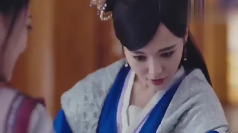君桃竟然换上了裙子没想那容貌简直倾国倾城承德眼睛都看直了