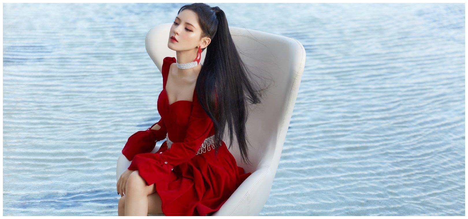 张馨予和张予曦太绝了,一黑一红,完美彰显视觉盛宴!