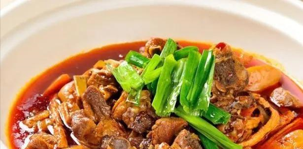 大厨教你做红焖羊肉,这做法羊肉细嫩,做出来不腥不膻有口感