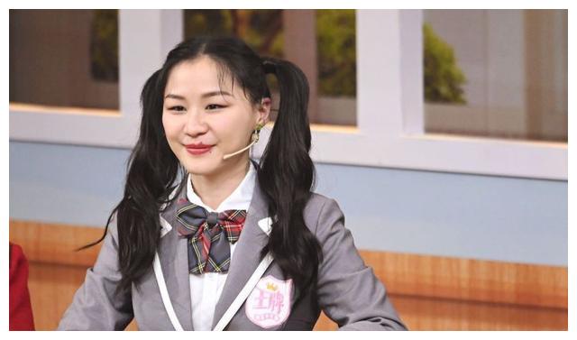 谢娜小品被群嘲?她怀孕七月也要上春晚,喜剧女演员竞争太激烈