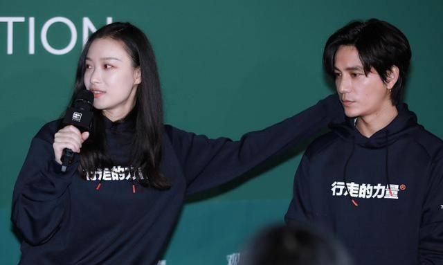 倪妮与陈坤同框似一个年龄段,一身运动造型,看着很慵懒
