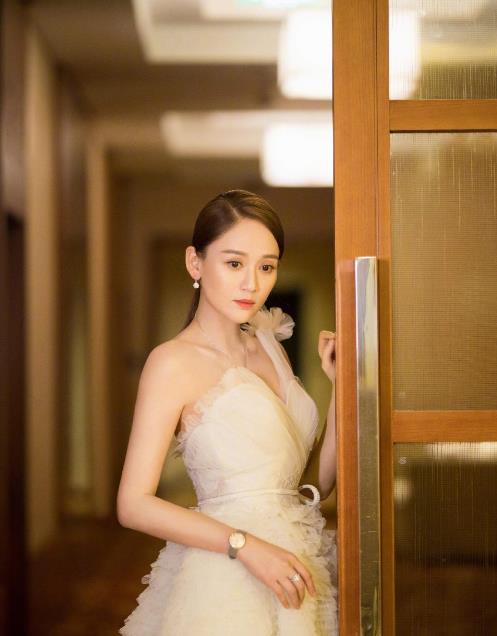 陈乔恩风格多变不同服饰轻松驾驭是我们的女神没错了