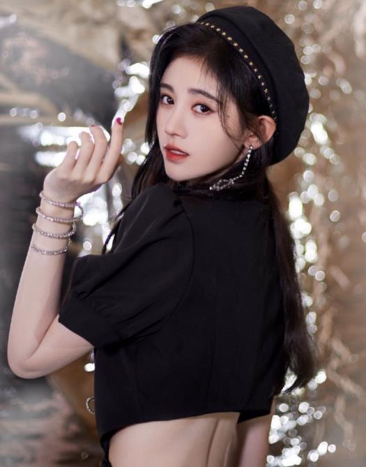 鞠婧祎穿纱裙也太美了吧,跟她的复古风穿搭比起来,还是差了点味