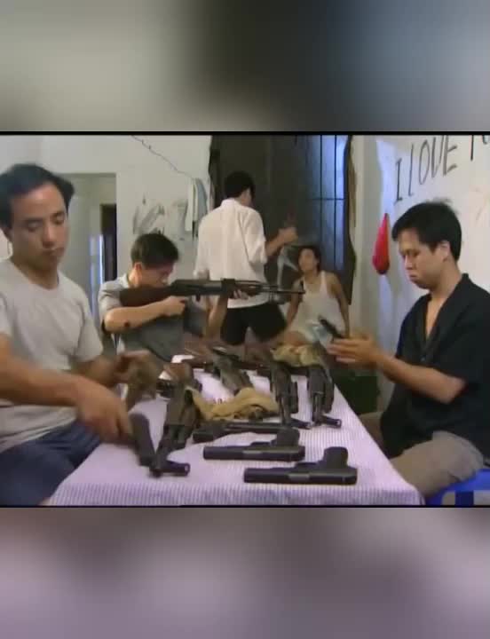 插翅难逃杨吉光不怕死第一次用枪要老乡把枪装子弹