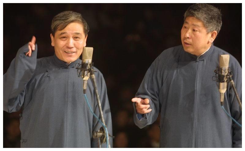 相声演员中的逗哏卖力表演，捧哏很少说话，他们怎么分配收入呢？