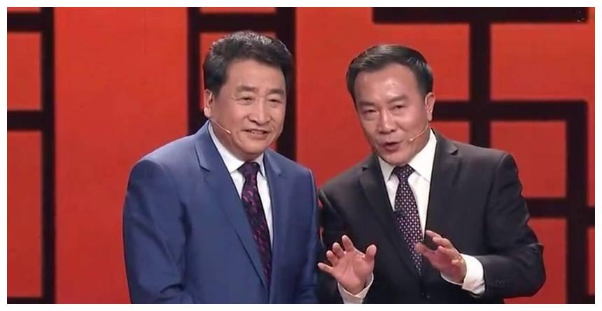 相声演员中的逗哏卖力表演，捧哏很少说话，他们怎么分配收入呢？
