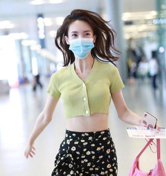 夏天的机场,美美的小性感,迎面而来的金晨|金晨_新浪
