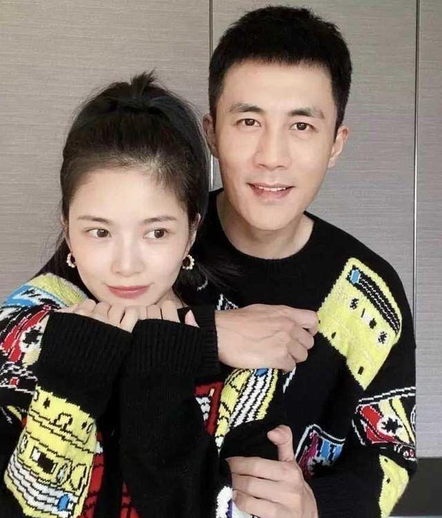 杜淳王灿花式撒狗粮搞怪捏脸穿情侣装令人羡慕