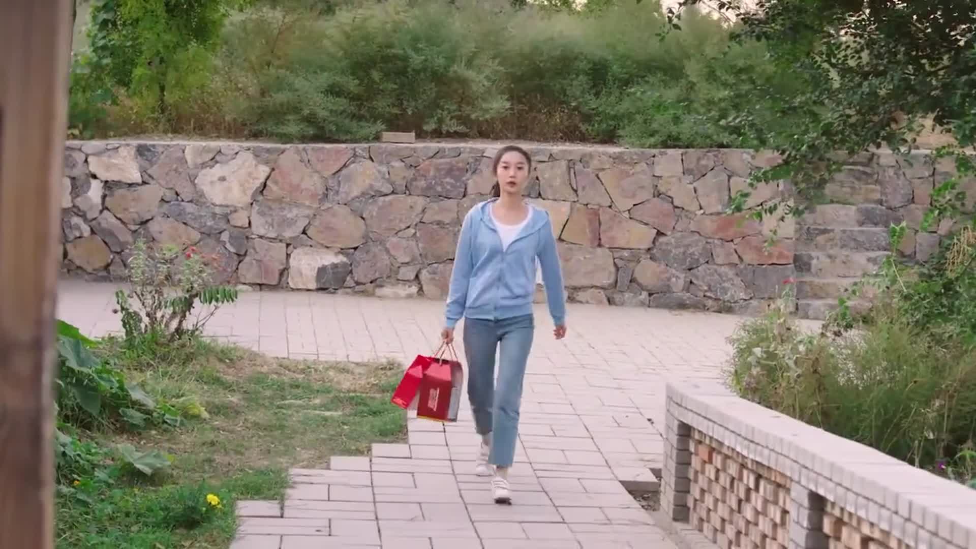 欢喜盈门这对男女情窦初开他们能否顺利凑成一对呢
