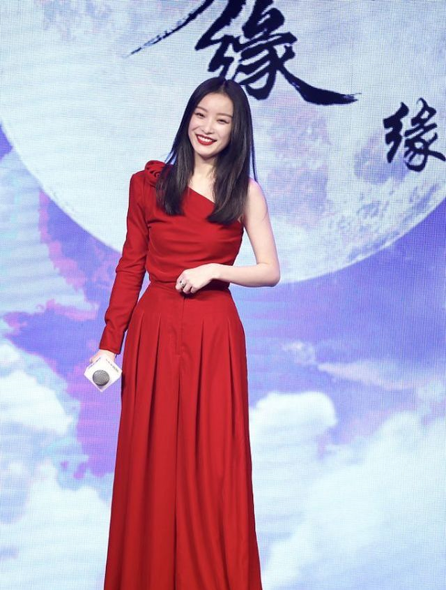 有一种美叫倪妮穿裙子瘦而不柴的身材撩人妩媚妖娆气场强