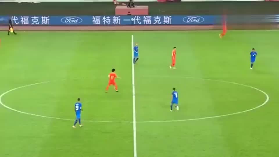 足球可以长传至禁区吗,足球可以长传至禁区吗为什么