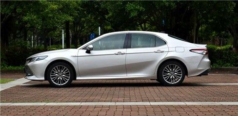 好评很多的汽车，全新设计风格，精致的立体造型设计