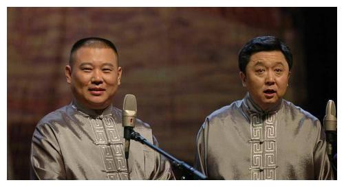 相声演员中的逗哏卖力表演，捧哏很少说话，他们怎么分配收入呢？
