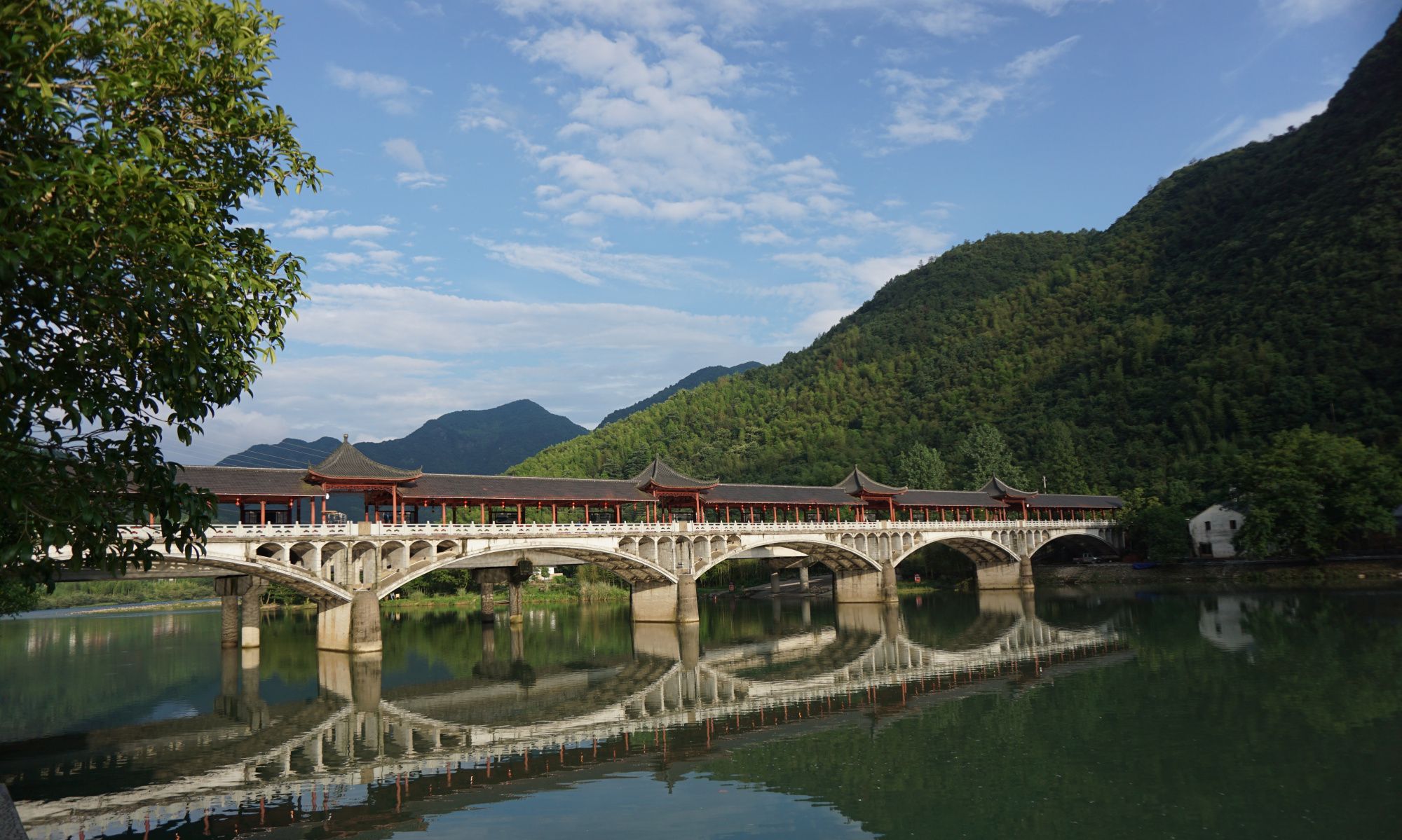 富阳龙鳞坝,杭州周边的"天然泳池",夏天玩水好地方