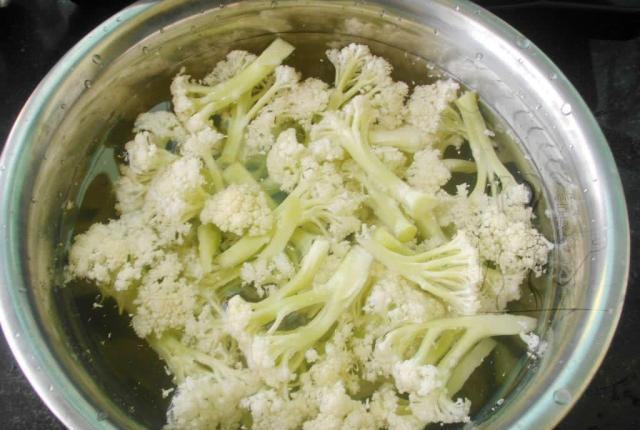 炒有机花菜营养如何不流失教您这样做花菜鲜嫩入味超好吃