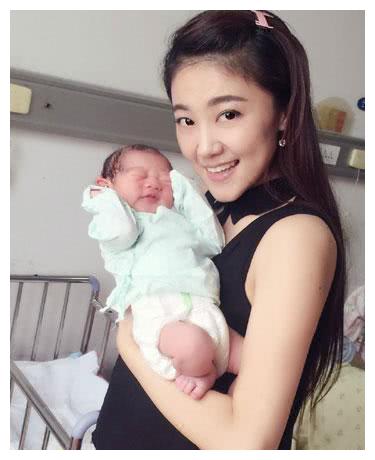 玖月奇迹罕露面,主唱王小玮二婚嫁给王小海,夫妻恩爱惹人羡