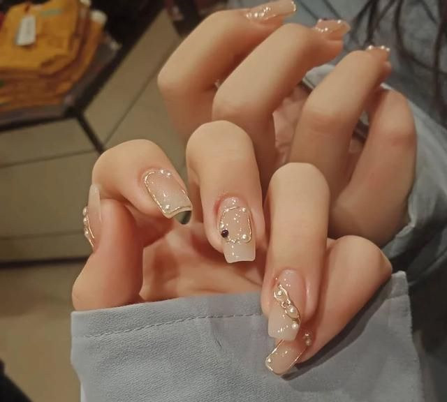 指甲油怎么涂好看简单的几个小技巧希望可以帮到你