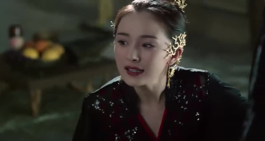 玄女刚要说出白浅和墨渊的秘密谁知夜华一挥手立马就悲剧了
