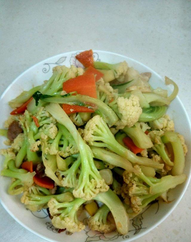 炒有机花菜营养如何不流失教您这样做花菜鲜嫩入味超好吃