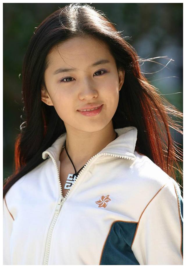 神仙颜值!刘亦菲18岁运动装旧照曝光"小龙女"造型惹回忆