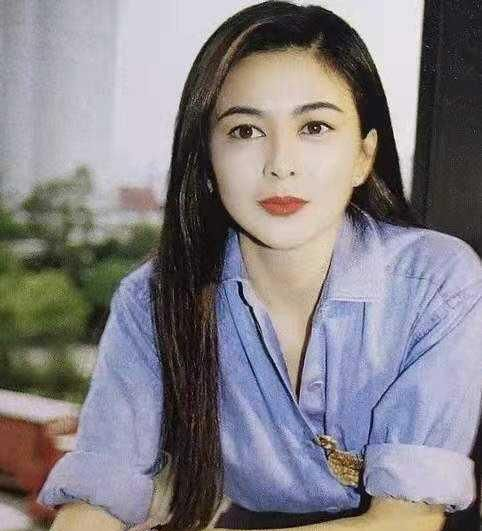 90年代港星女神穿搭鉴赏,30年前衣品好高级,标准的港风美人