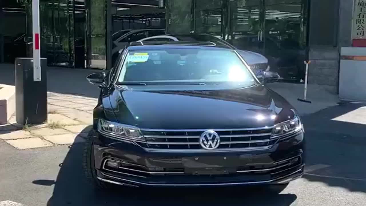 自从辉腾凉凉以后，它就是挂大众标里最高级豪华的轿车了。