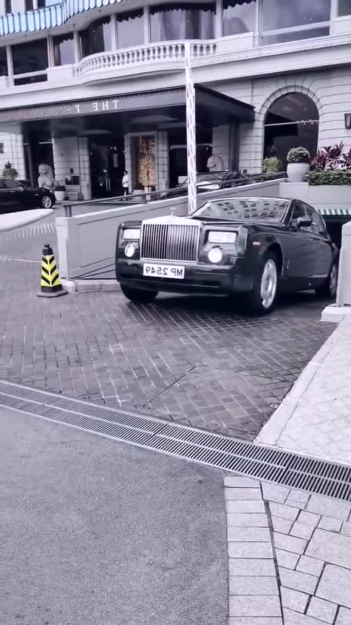 迪拜土豪把它叫小电驴，而在穷人眼里，叫它劳斯莱斯幻影！