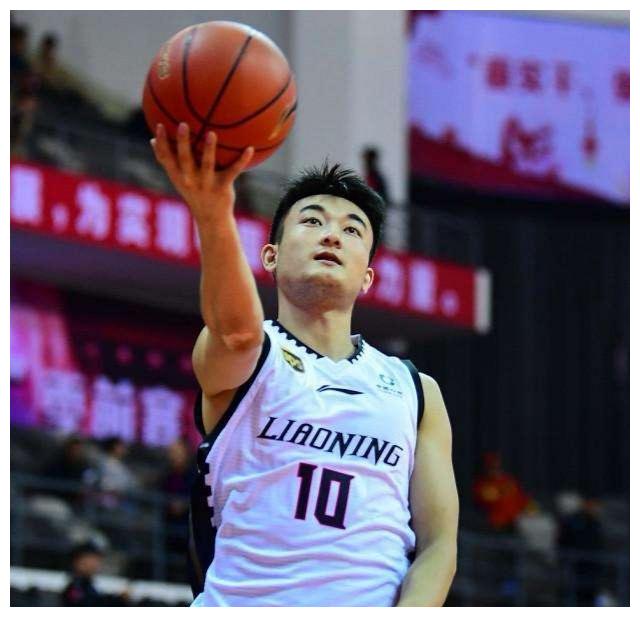 丛明晨手感回归,单场5记三分带走比赛,赵继伟的表情亮了!