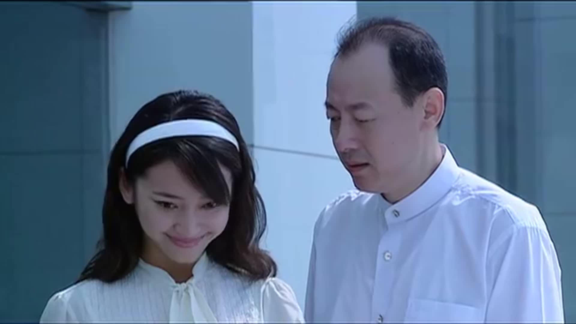 温柔的背后:菲菲在嘉铭面前一脸娇羞,嘉铭庆幸李玫没有发现